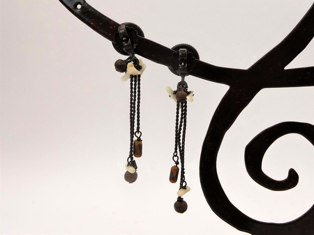 Boucles D'oreilles Pendantes &agrave; Clou Marron et Blanc- Neuf Bijoux et montres