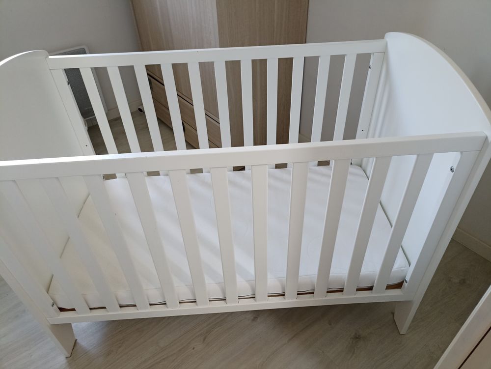 LIT BEBE BOIS BLANC Mobilier enfants