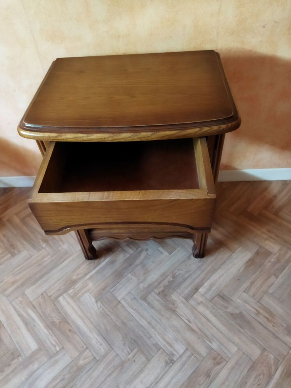 Armoire tr&egrave;s bon &eacute;tat + 1 table de nuit Meubles