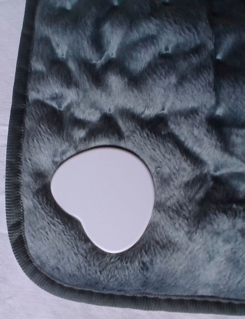 Tr&egrave;s beau coussin chauffant &eacute;lectrique XXL 
Vêtements