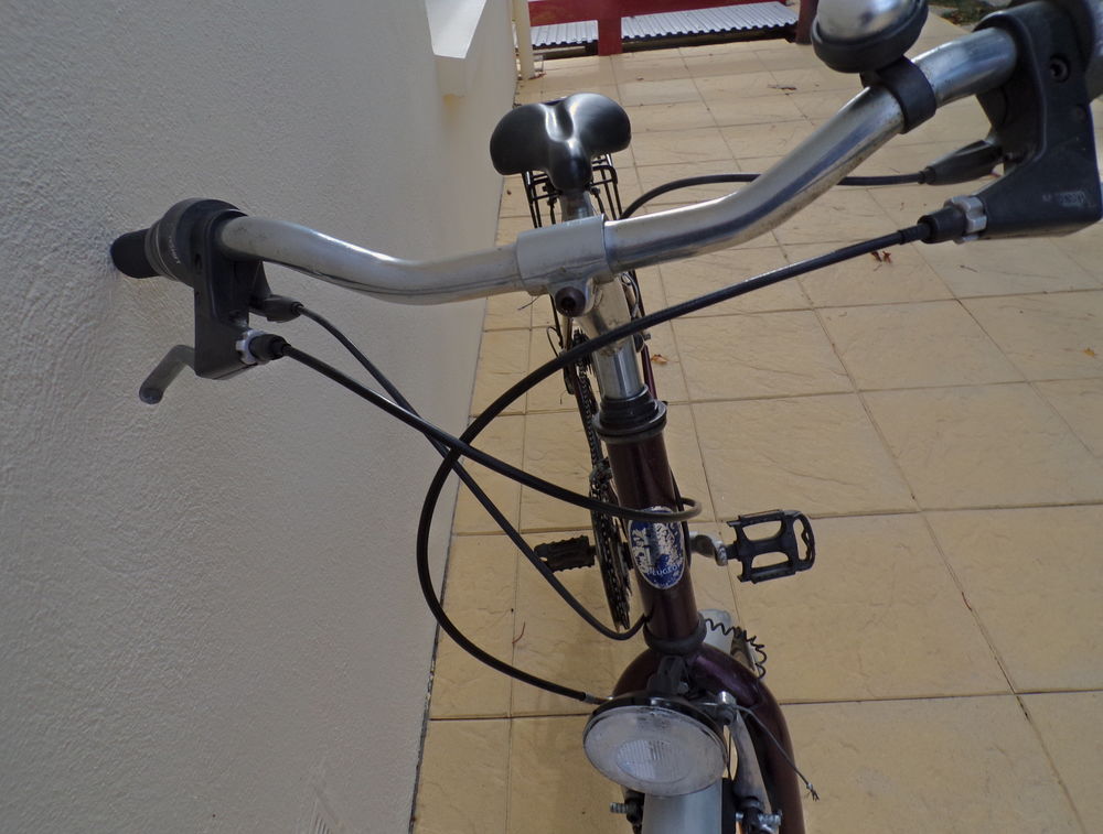 VELO Femme VTC 18 vitesses Taille m peugeot country Vélos