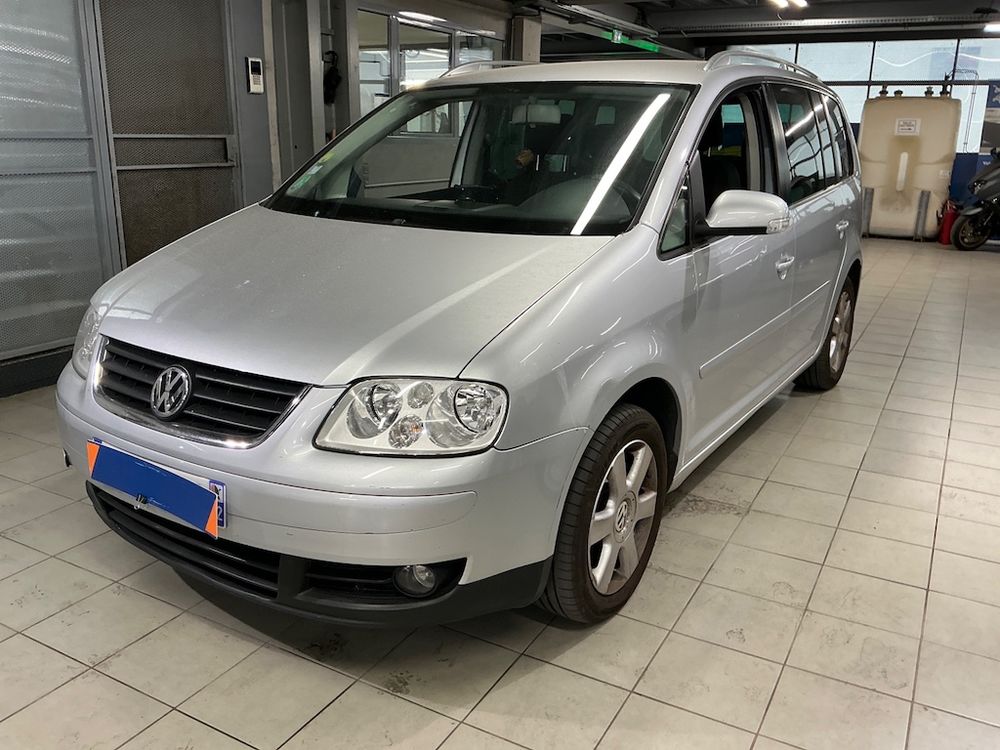Touran 1.6 16S FSI Confort 5pl 2005 occasion 77450 Montry