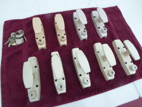 Cr�mone renforc�e RY50 � bouton � cl� en applique	 70 Bi�vres (91)