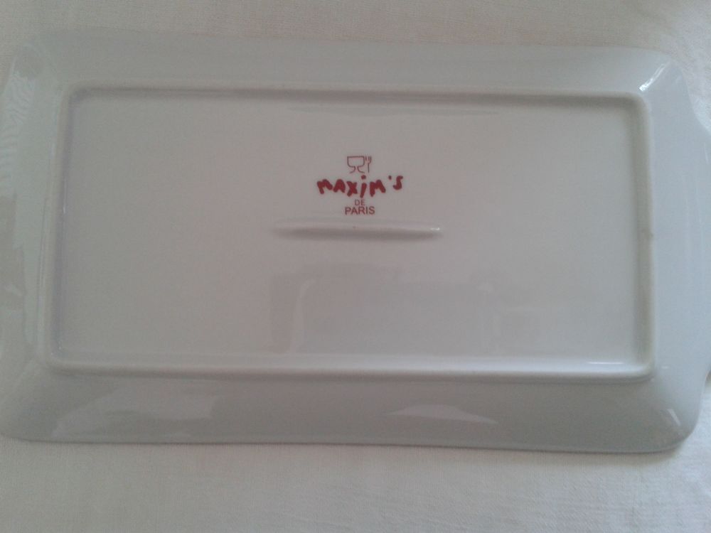 2 plats &agrave; cake neuf en porcelaine Maxim's pour cadeau No&euml;l Cuisine