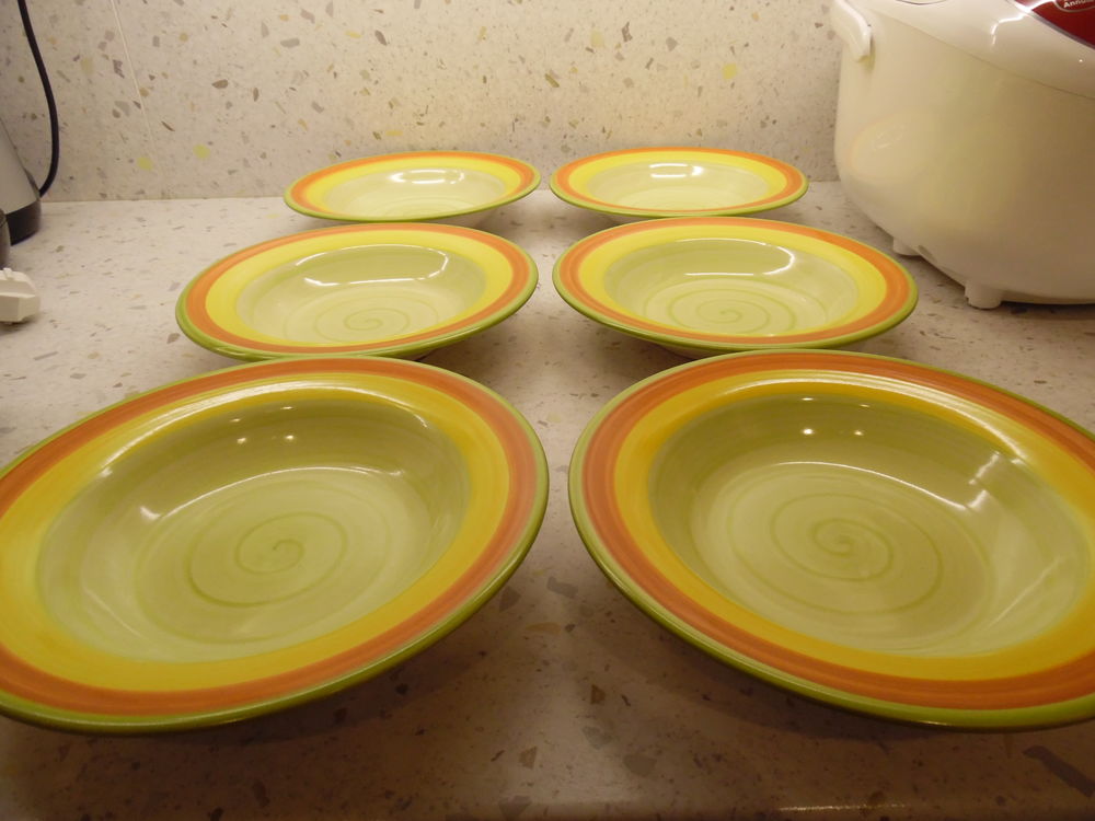 6 assiettes creuses coloris jaune et orange Electroménager