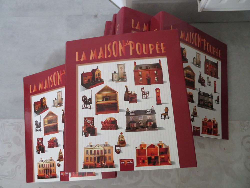 6 classeurs de la "maison de poup&eacute;e" Livres et BD