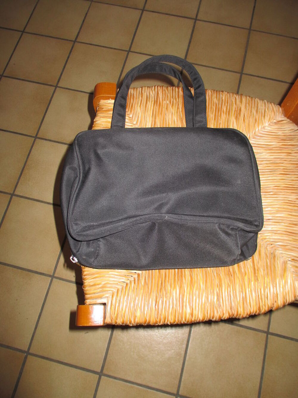 trousse &agrave; maquillage neuve en tissus noir Maroquinerie