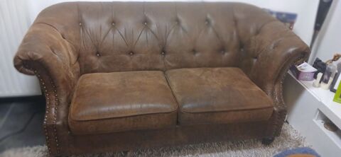 Canap� 3 et 2 places bon �tat Chesterfield en cuir vieilli 350 Lyon 9 (69)