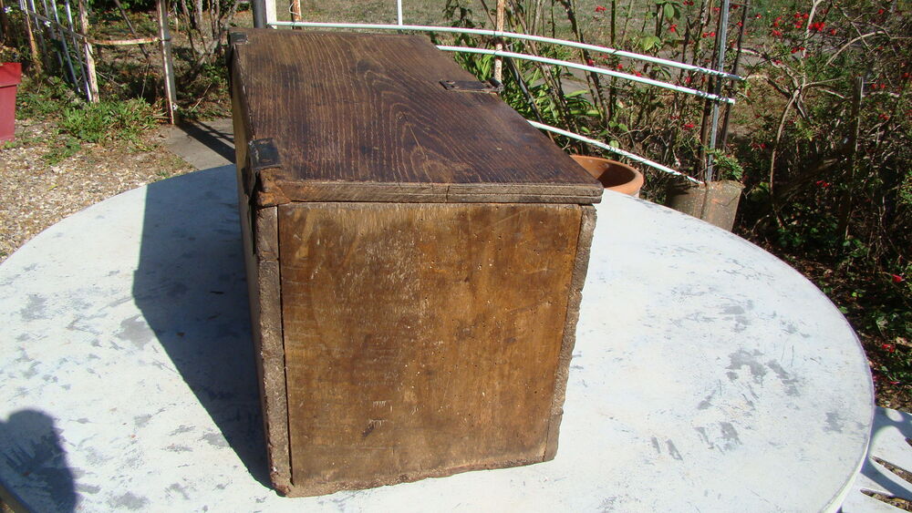 Ancien coffre / caisse en bois de menuisier ann&eacute;es 1930
Bricolage