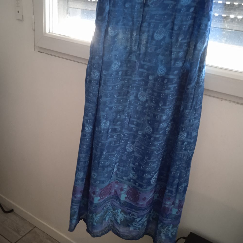 Jupe bleu longue taille 42 imprim&eacute;e fleurs bleues 65 % visco Vêtements