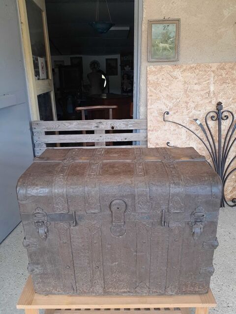 Coffre de voyage ancien, en fer et bois 299 Ch�teau-l'�v�que (24)