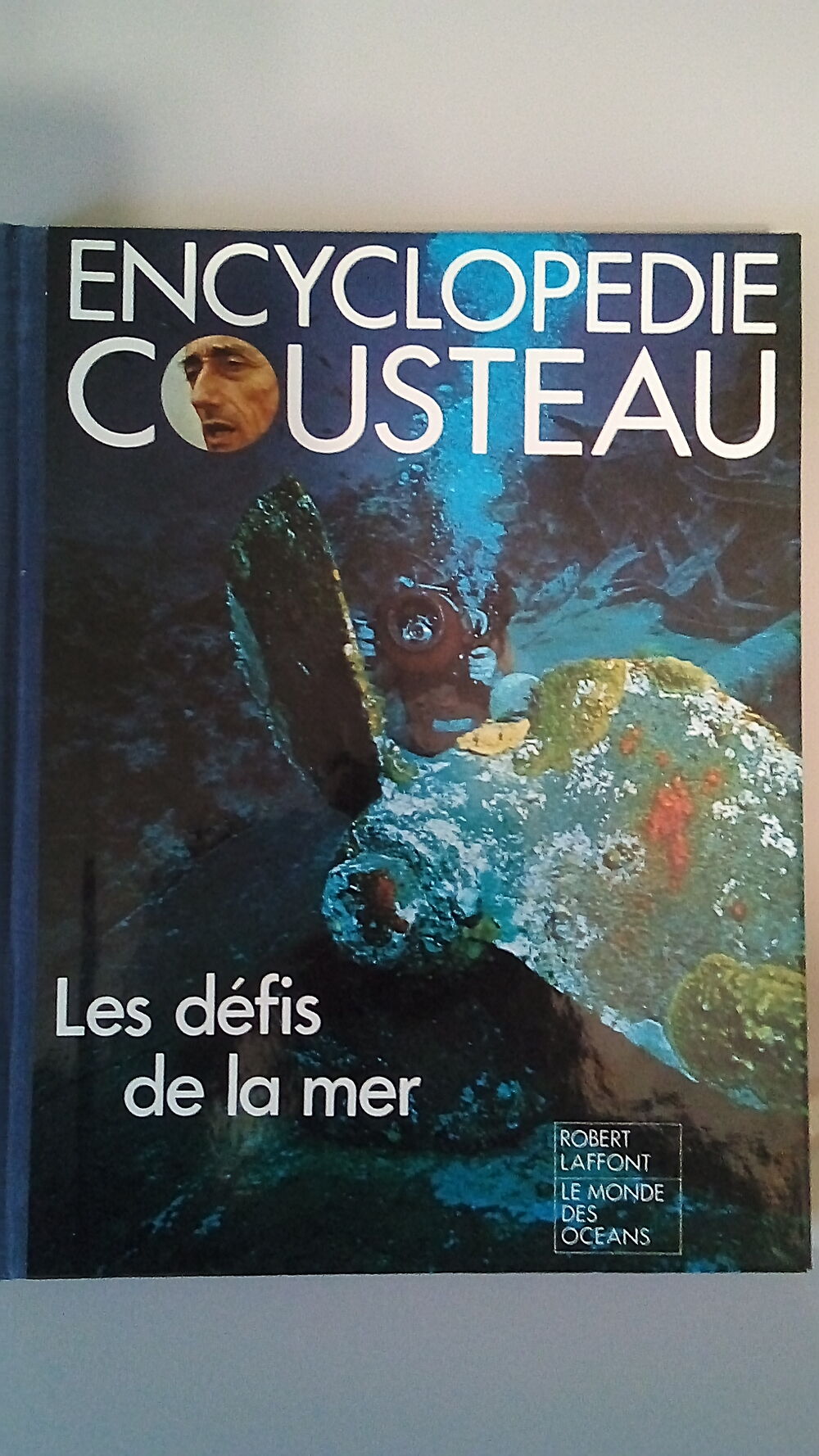 3 encyclop&eacute;dies cousteau . Livres et BD