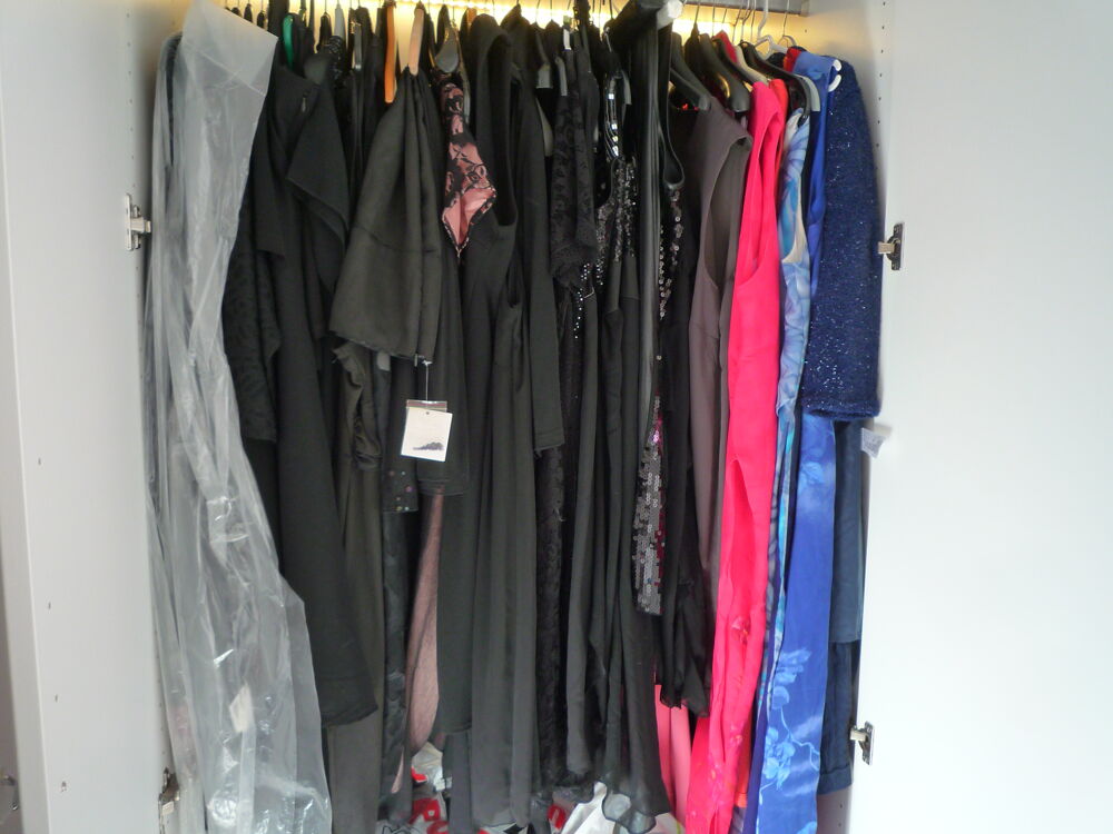Lot de 30 robes neuves de soir&eacute;e grande taille Vêtements