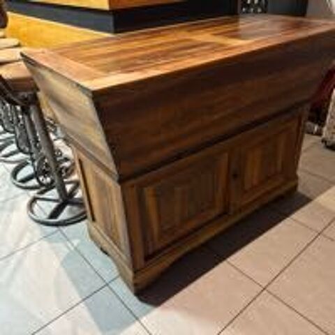 maie avec coffre et deux portes 350 La Tour-d'Auvergne (63)