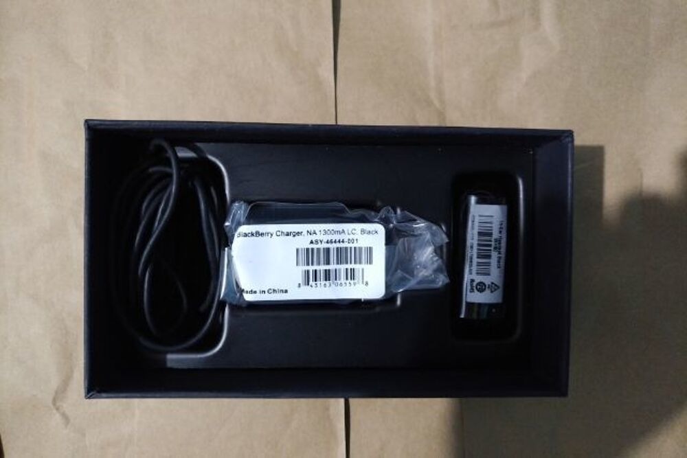 BlackBerry Key2 LE - 4G smartphone - RAM 4 Go /micro SD LCD Téléphones et tablettes