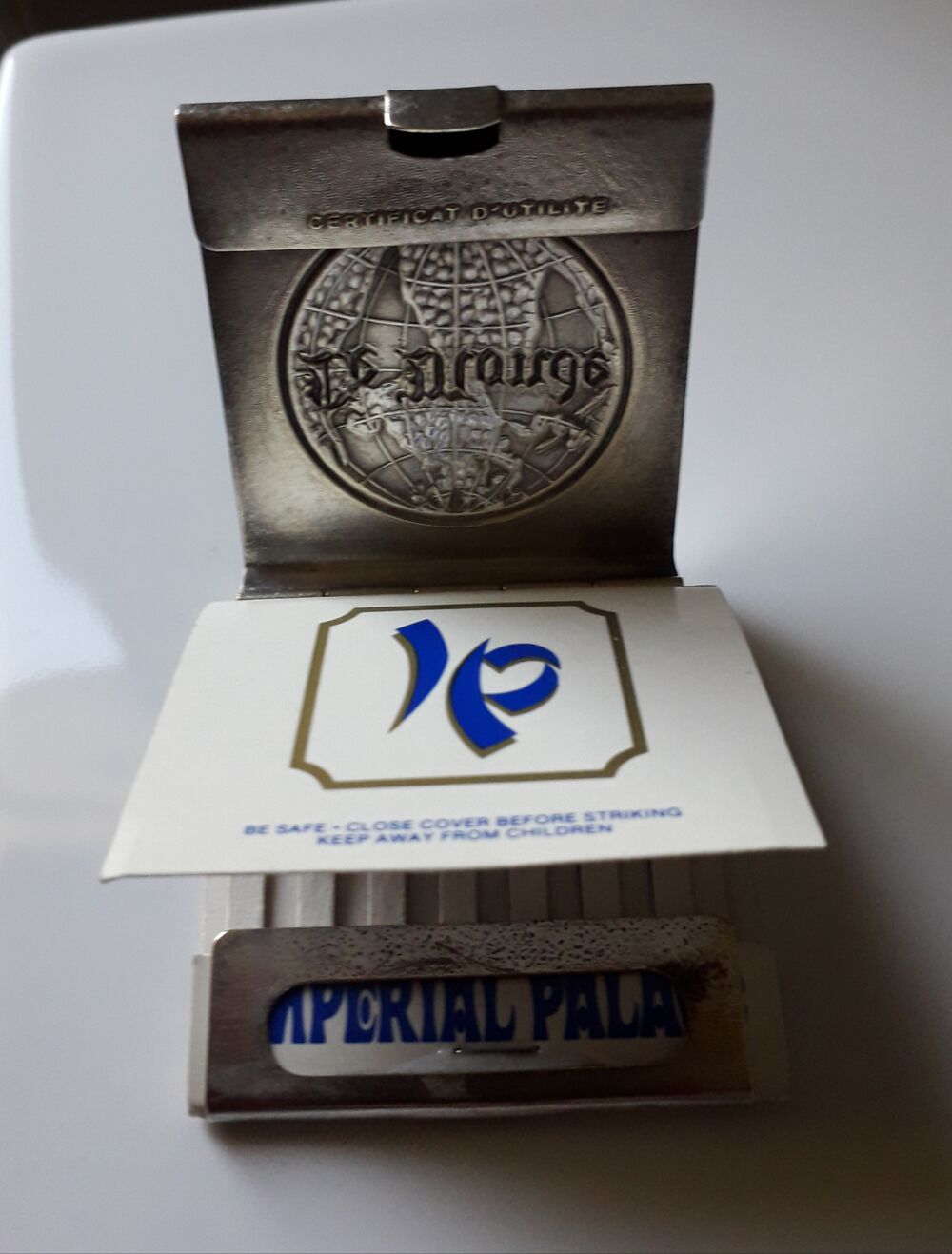Etui en m&eacute;tal pour pochette d'allumettes journal "Le Monde" 
