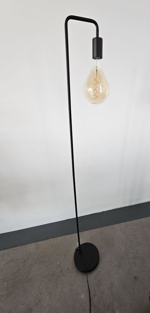 Lampadaire moderne noir avec ampoule design Fontenilles (31)