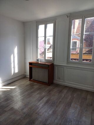  Appartement à louer 2 pièces 73 m²