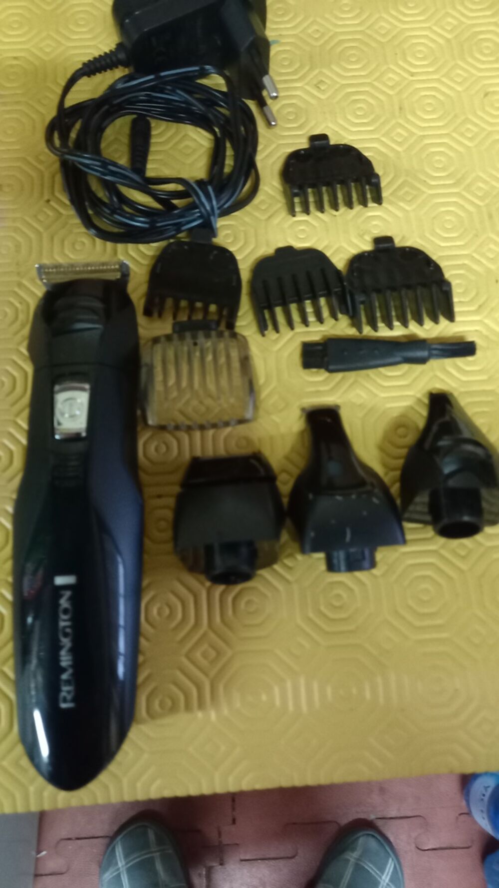 Tondeuse &eacute;lectrique Remington avec accessoires Electroménager