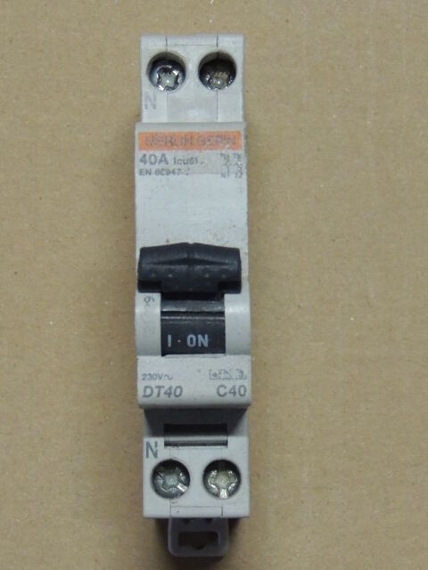 DISJONCTEUR MODULAIRE MULTI DT 40 40 AMPÈRES (1)
8 Vendôme (41)