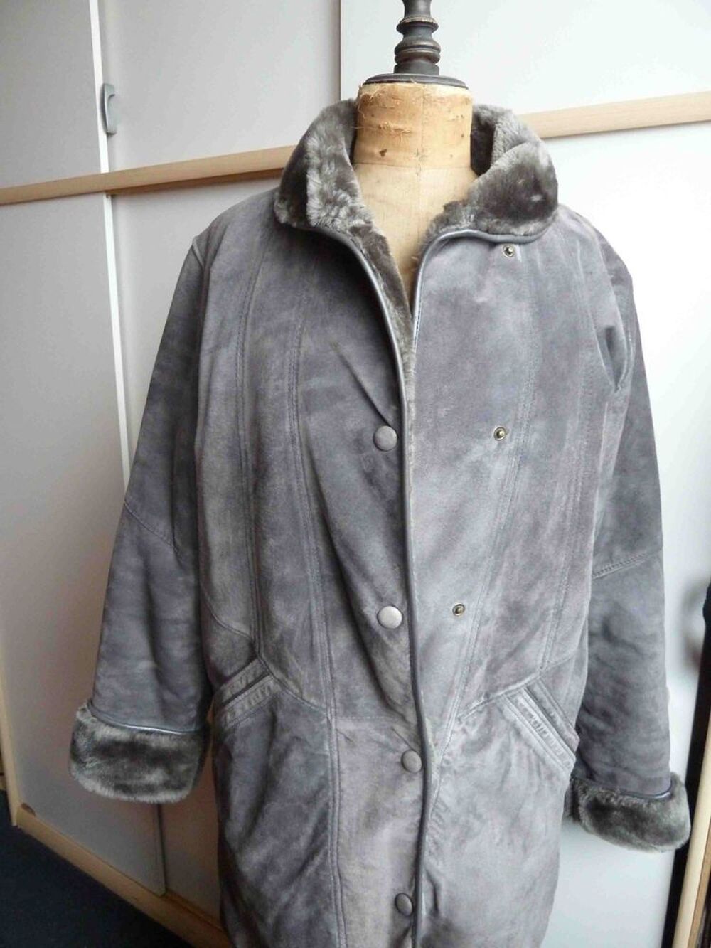 Manteau en daim gris doubl&eacute; 38 Vêtements