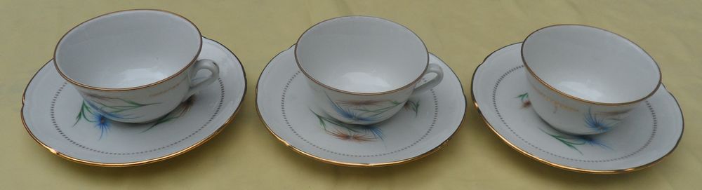 3 Tasses et soutasses en porcelaine de Vierzon d&eacute;cors fleurs Cuisine