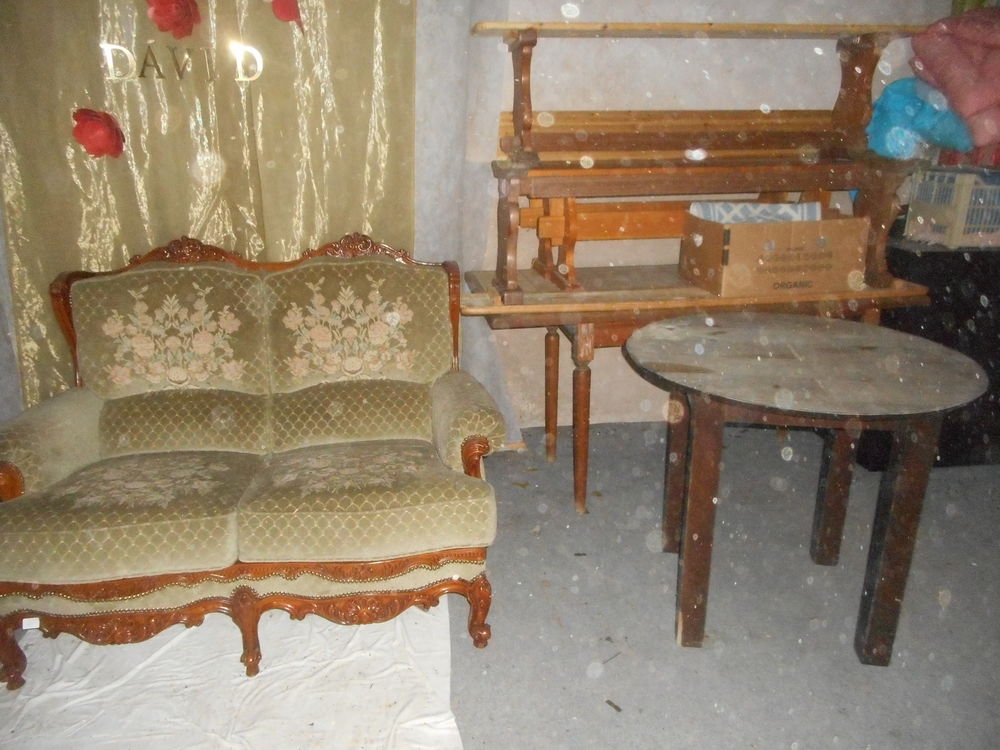 Vide grenier j'ai plusieurs meuble banc table et lot Meubles