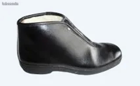 CHAUSSURES D'HIVER NEUVES FOURRÉES CUIR NOIR
25 Paris 19 (75)