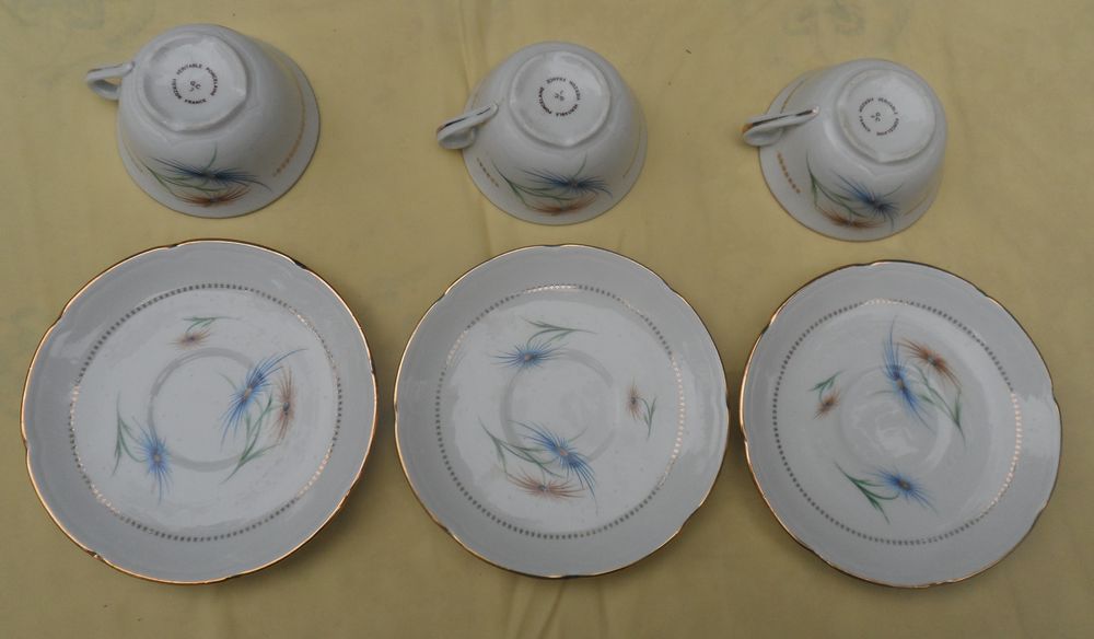 3 Tasses et soutasses en porcelaine de Vierzon d&eacute;cors fleurs Cuisine