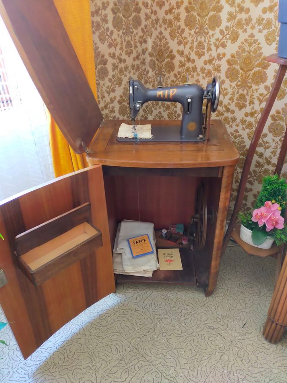Machine &agrave; coudre Meubles
