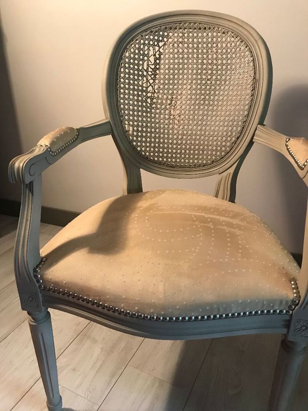 fauteuil voltaire et chaise tissu et paille Meubles