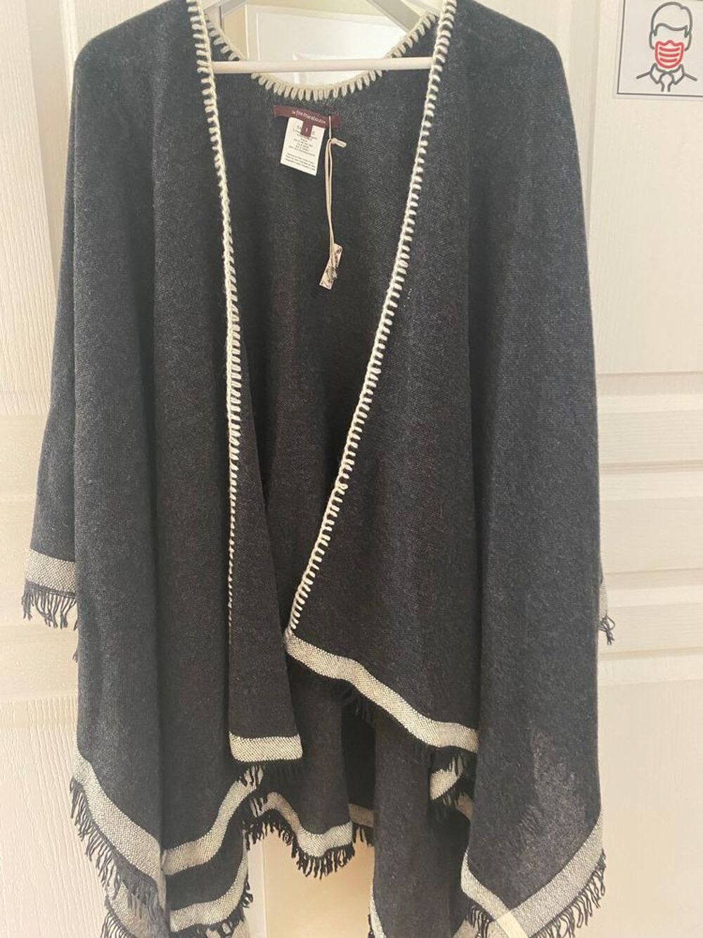 Ch&acirc;le La f&eacute;e maraboutee &eacute;tat neuf Vêtements