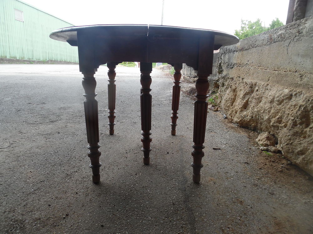 TABLE SIX PIEDS CINQ RALLONGES Meubles