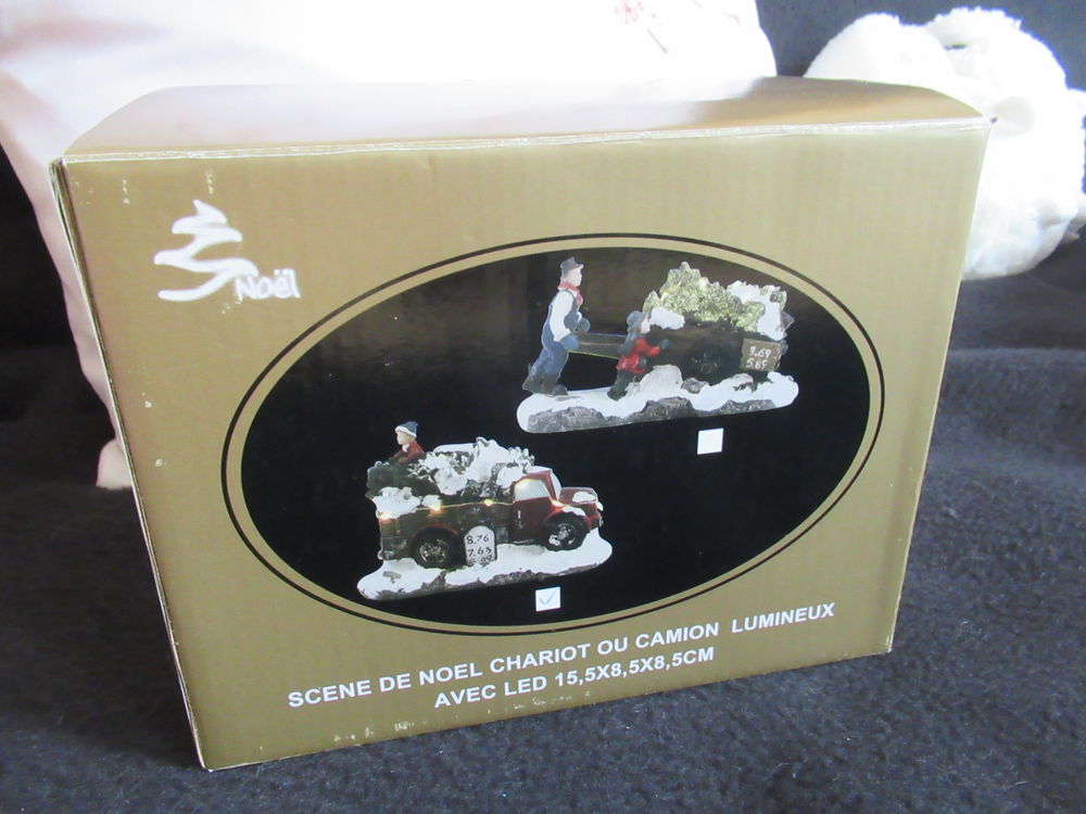 Camion lumineux avec sapins - Sc&egrave;ne de No&euml;l D�coration