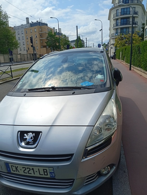 Peugeot 5008 1.6 HDi 112ch FAP BVM6 Access 5pl 2012 occasion Le Petit Clamart 92140