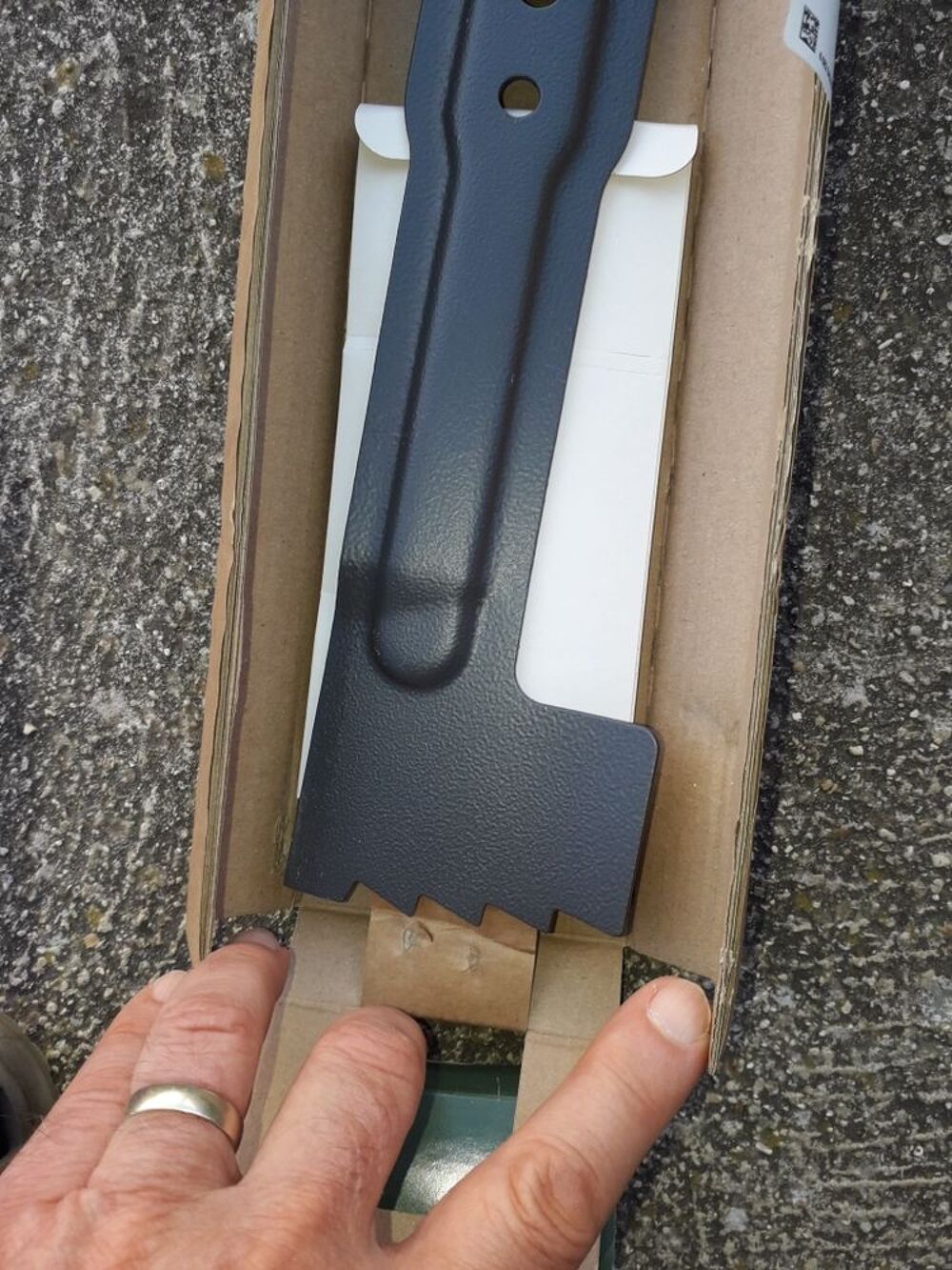 lame neuve pour tondeuse sans fil Bosch Jardin