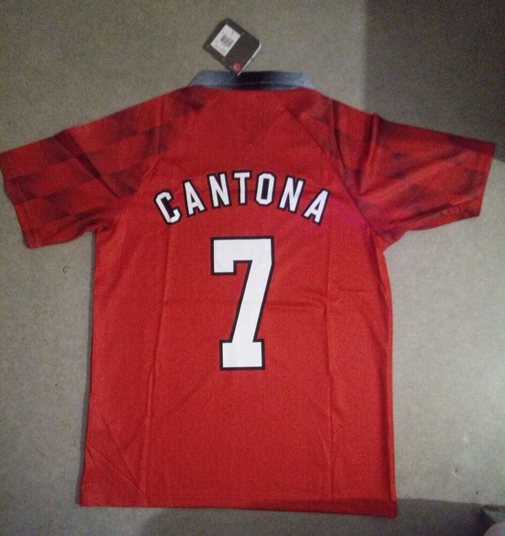 2 tee-shirt polo football neuf, taille L, jamais port&eacute;. 
Sur Amiens Rivery. 
Pas d'envoi. 
15 € pi&egrave;ce.
C'est disponible Vêtements