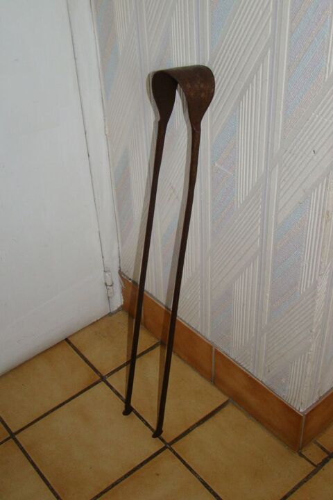 Ancienne grande pince de chemine en fer forg (66 cm)   30 Gargenville (78)