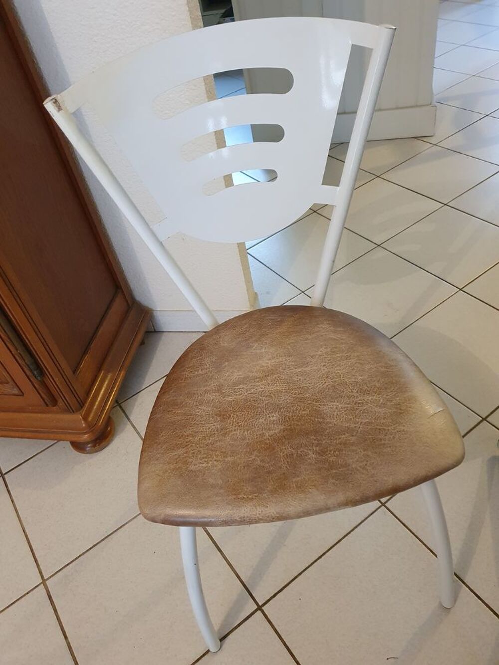 Ensemble table et 4 chaises effet bois et m&eacute;tal blanc Meubles