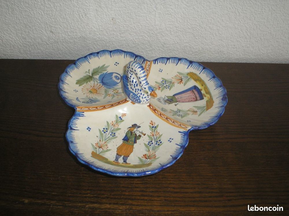 Serviteur 3 compartiments en fa&iuml;ence Henriot Quimper
Vintage 