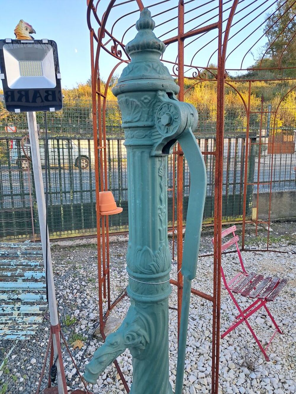 Pompe &agrave; bras de puit en fonte, mod&egrave;le ancien Jardin