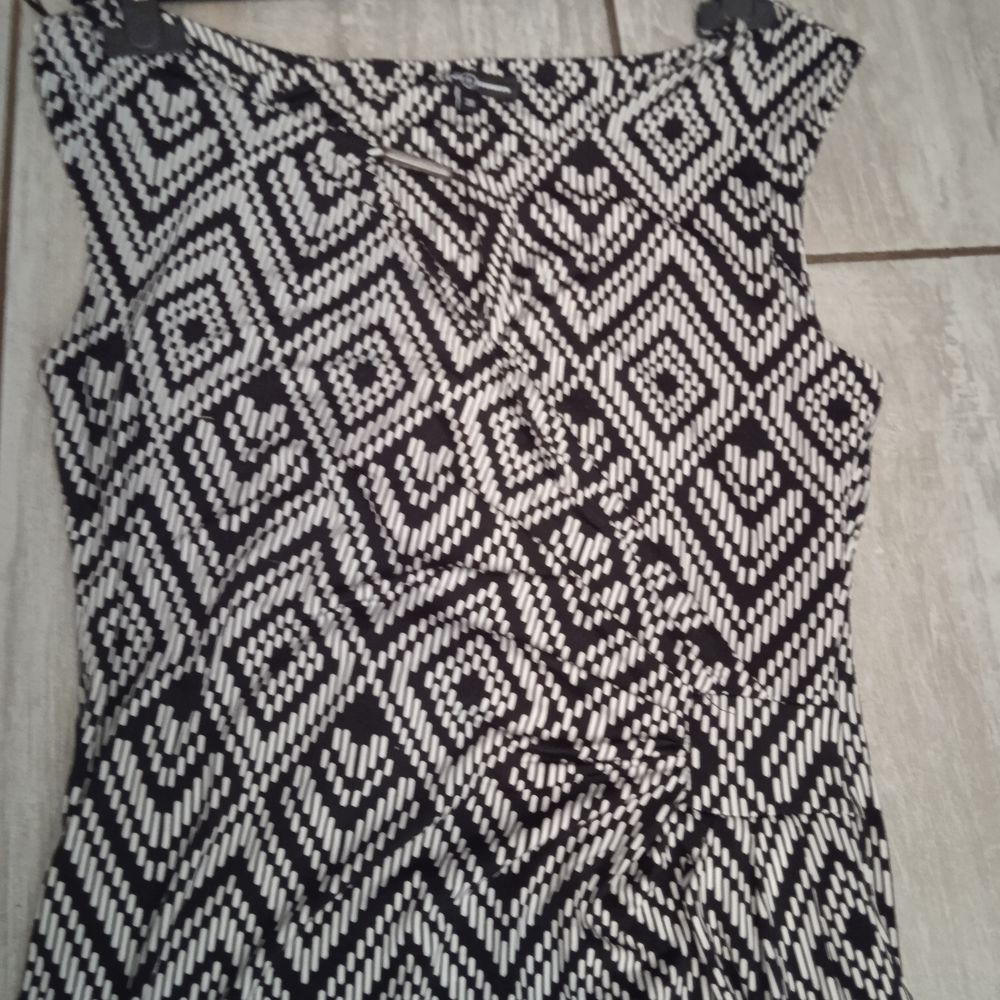 Robe sans manches marque mosquitos T 38 motifs g&eacute;om&eacute;triques Vêtements
