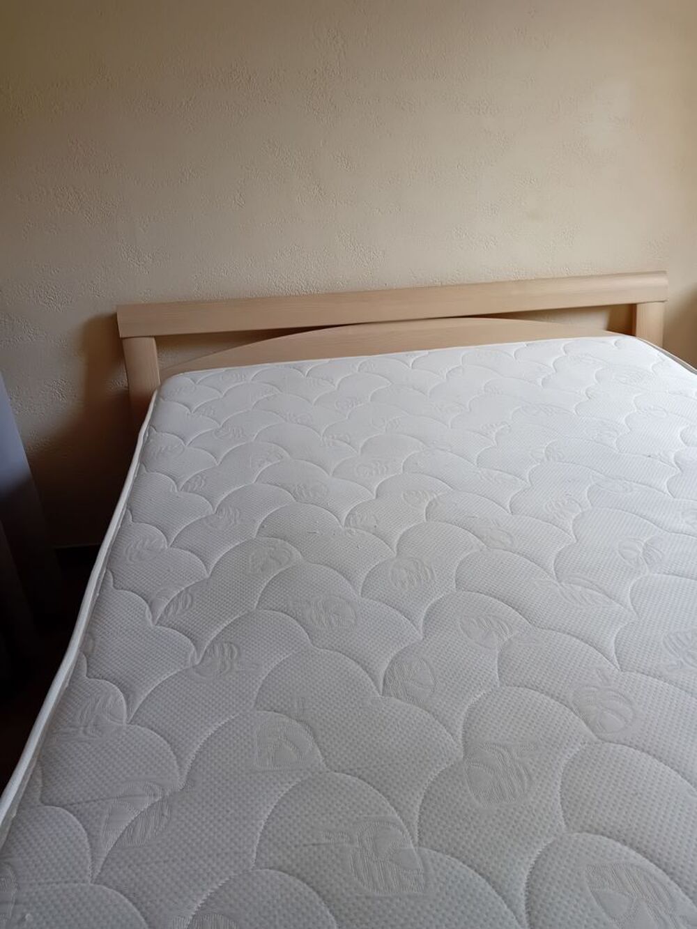 2 LITS DEUX PLACES EN PIN &agrave; 250€ Meubles