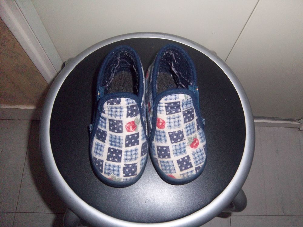 Chaussons bleus 24 Chaussures enfants