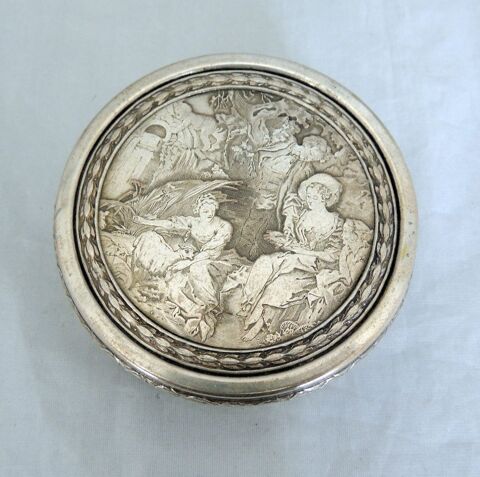 Tr�s jolie boite en m�tal argent� grav�e 19 Amiens (80)