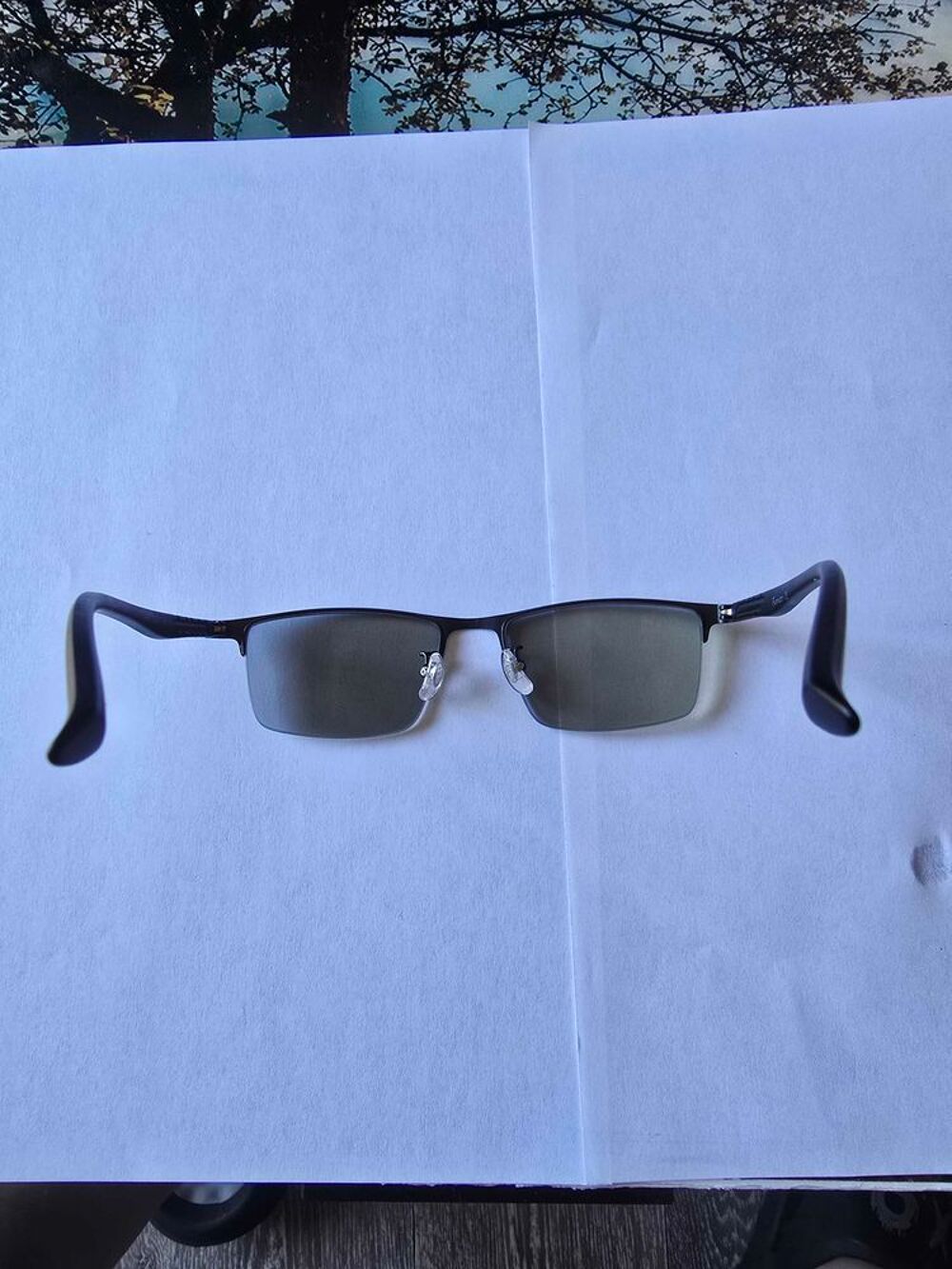 2 lunettes verres Essilor photochromiques GEN S lecture, anti lumi&egrave;res bleus anti rayures neuves pour la lecture. Accessoires