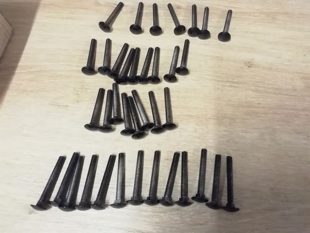 Vis neuves M6 noire 6x50 t&ecirc;te ronde Bricolage