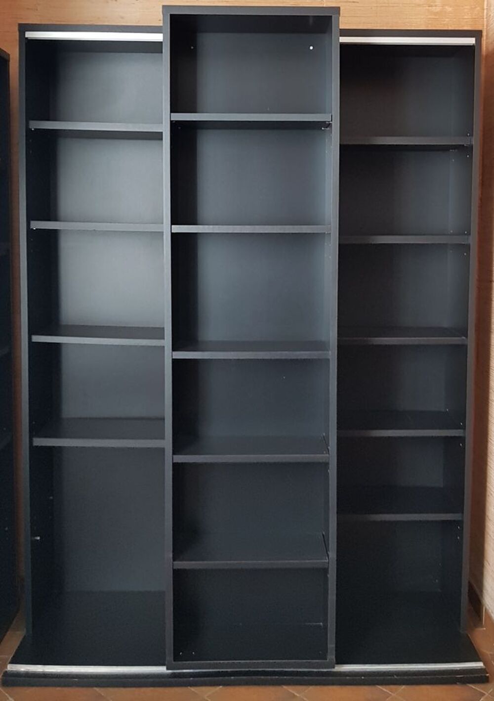 Biblioth&egrave;que noire avec partie coulissante Meubles