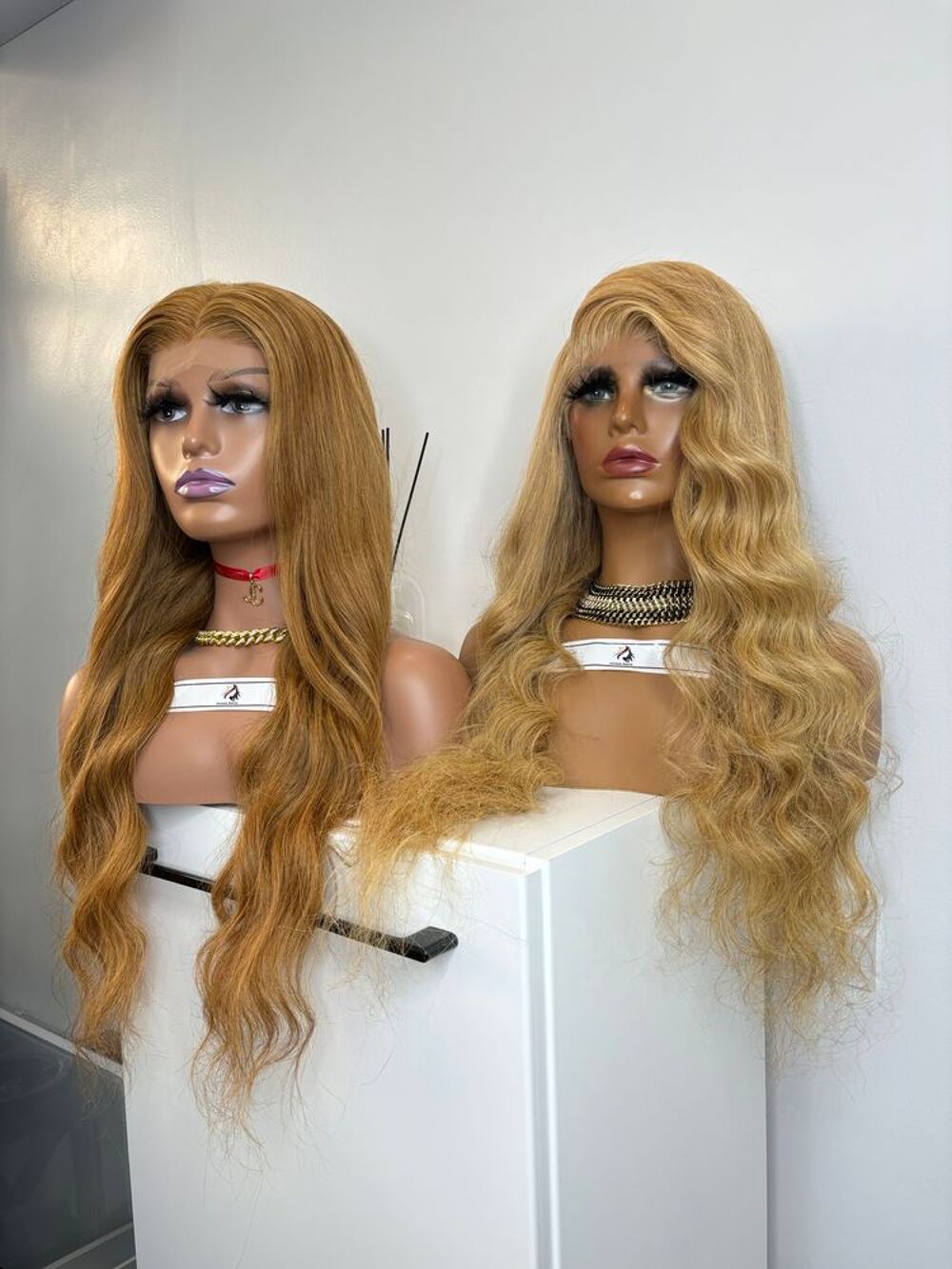   Lace wig 
Manucure pédicure 
Pose cil à cil 
Extension  
