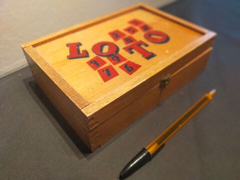 en bois - vieux jeu de loto
7 Mirecourt (88)